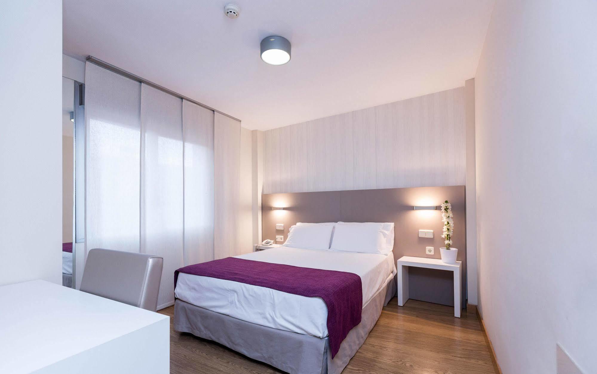 Di' Carlo Hotel Madrid Ngoại thất bức ảnh