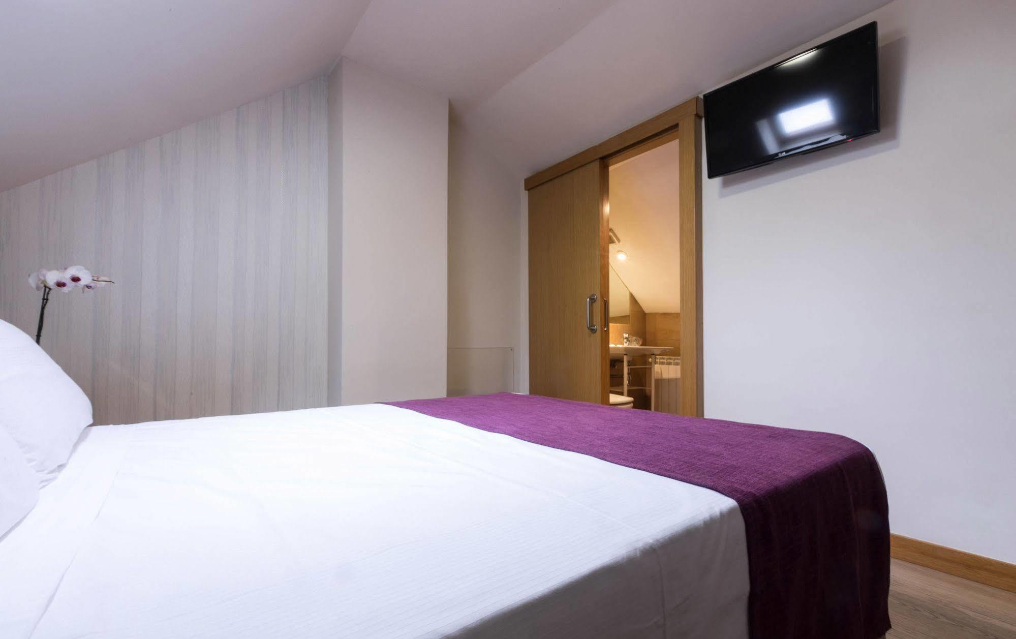Di' Carlo Hotel Madrid Ngoại thất bức ảnh