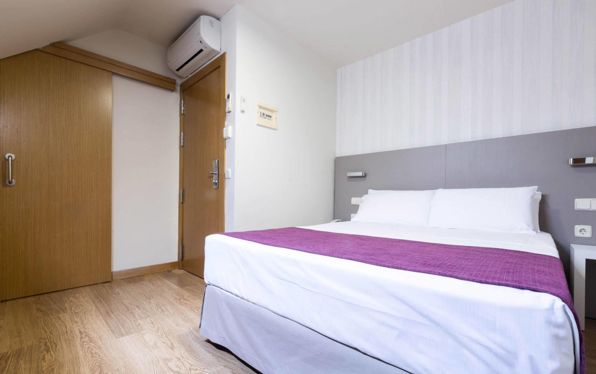 Di' Carlo Hotel Madrid Ngoại thất bức ảnh